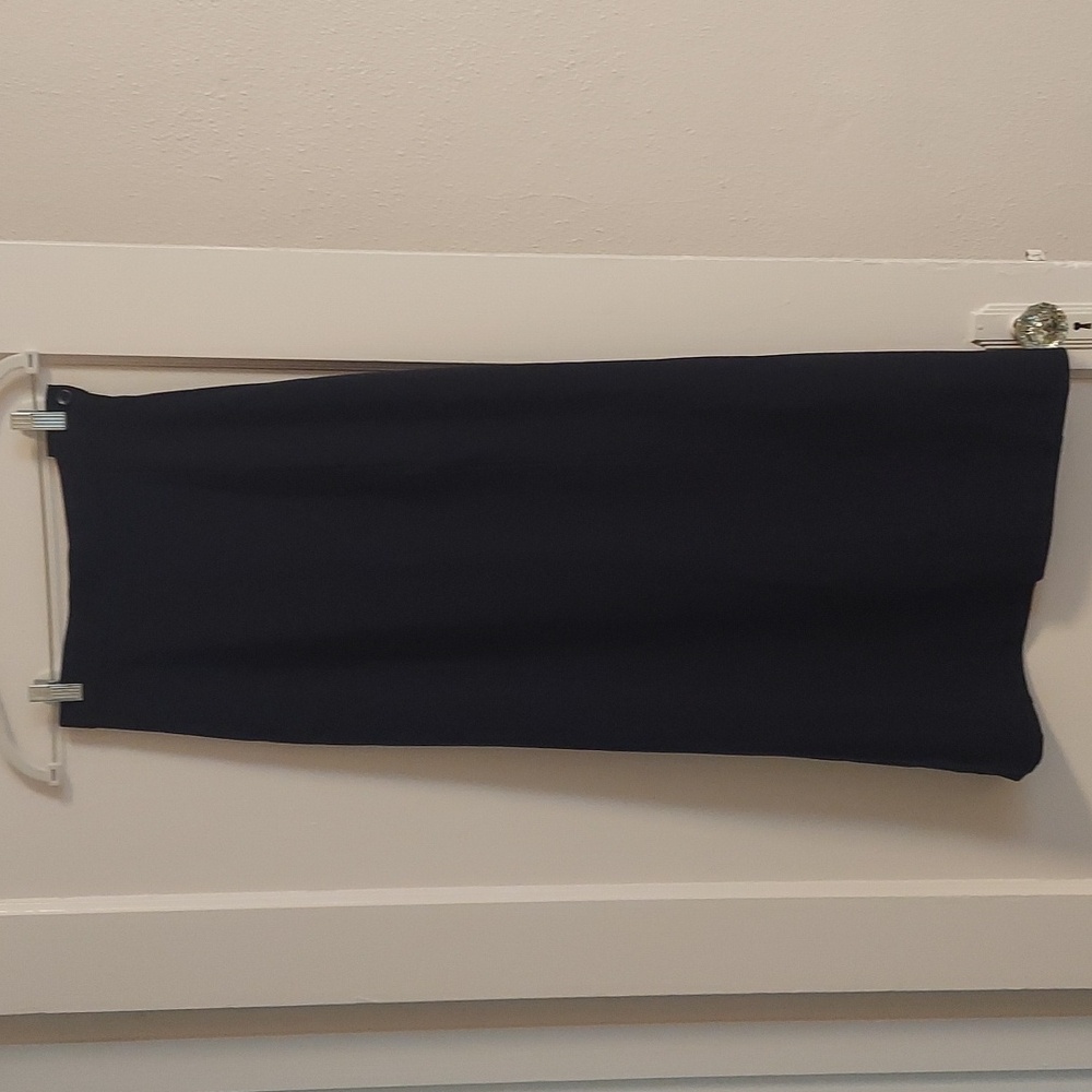 Elegant navy blue maxi skirt.